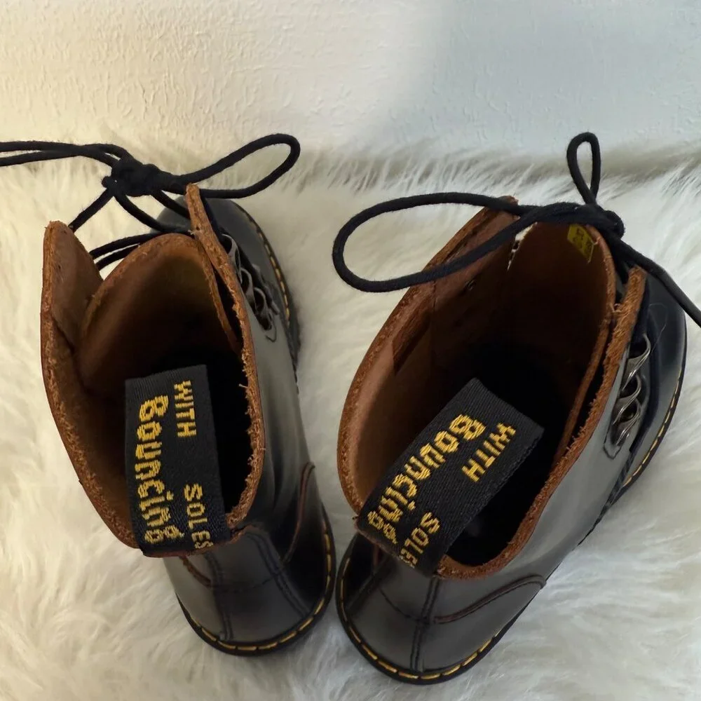 Dr. Martens Leona Platform Ankle Boots Size 6 Black Smooth Leather Heeled Boots